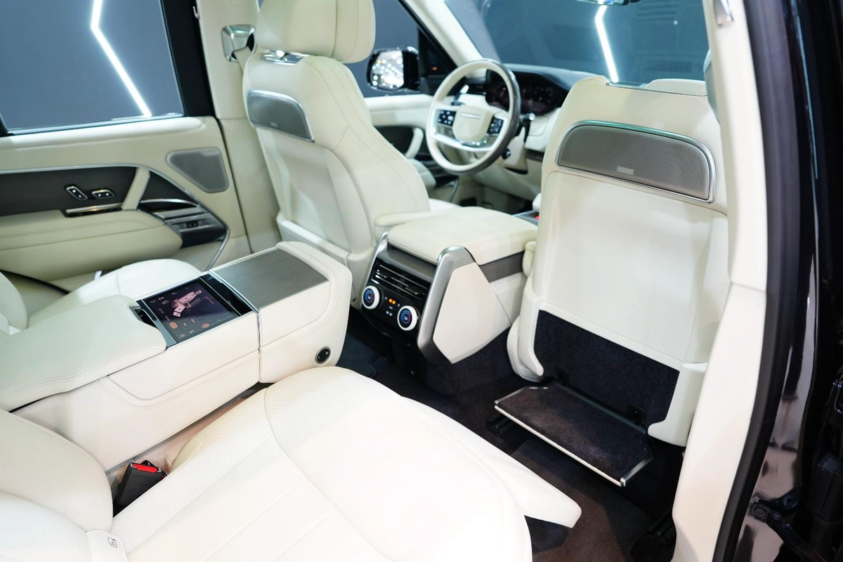 Range Rover Vogue SV 2023-10-10