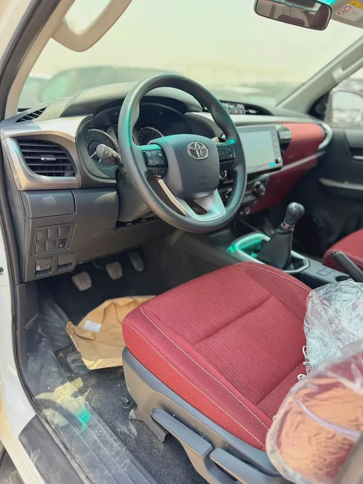 Toyota Hilux Sr5 2.7 Petrol Manual Transmisson MY25-5-5