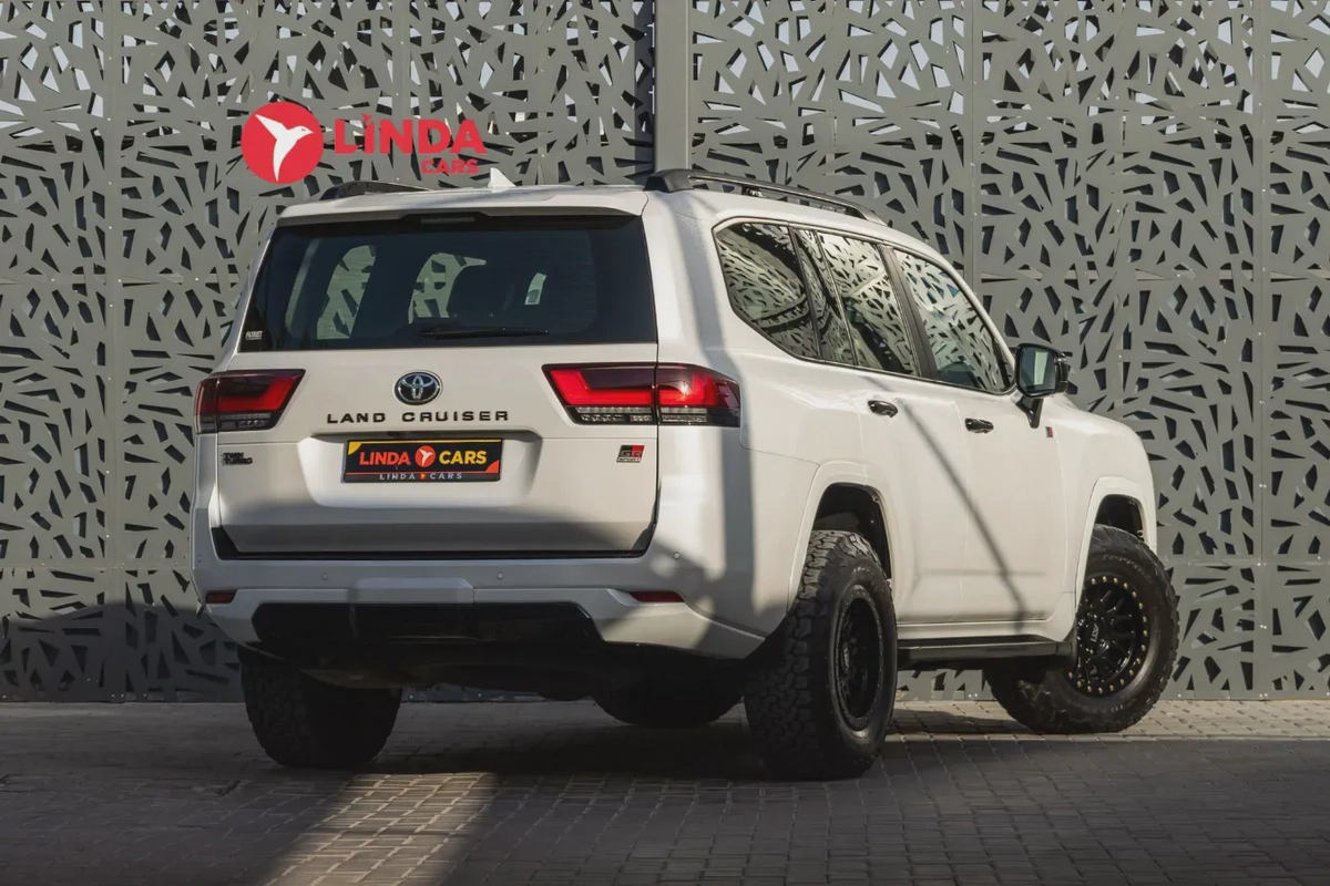 Toyota Land Cruiser 2022-10-10