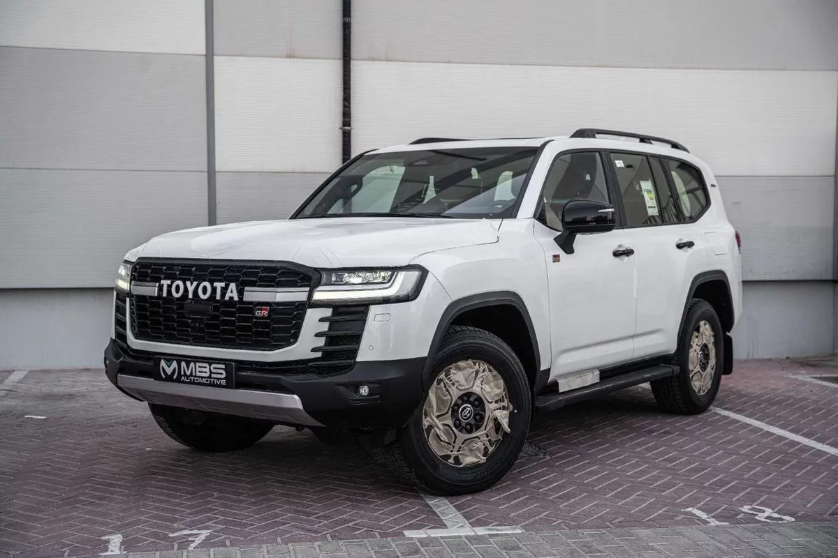 Toyota Land Cruiser GR SPORT LC300 GR SPORT 3.3L DIESEL FULL OPTION WITH MBS AUTOBIOGRAPHY VIP MASSAGE SEAT AND ROOF STAR LIGHT-10-0