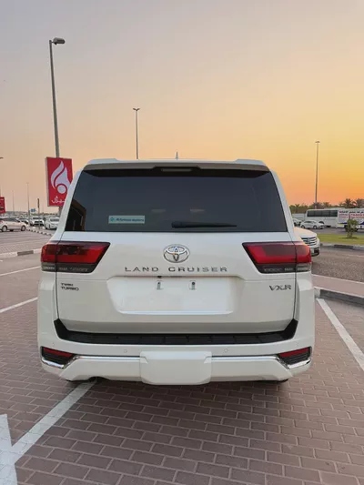 تويوتا لاند كروزر 2023 خليجي VXR توين تيربو صبغ الوكاله 2023 Toyota Land Cruiser VXR GCC Specs-5