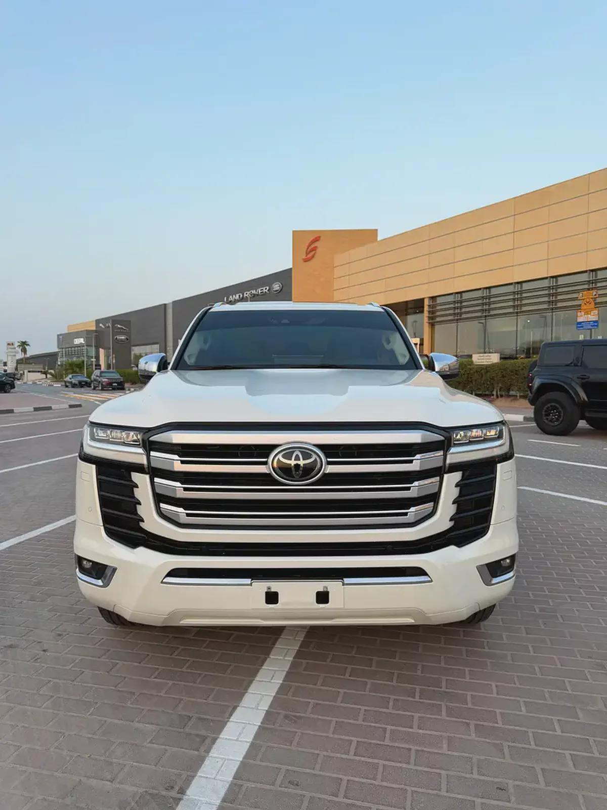 تويوتا لاند كروزر 2023 خليجي VXR توين تيربو صبغ الوكاله 2023 Toyota Land Cruiser VXR GCC Specs