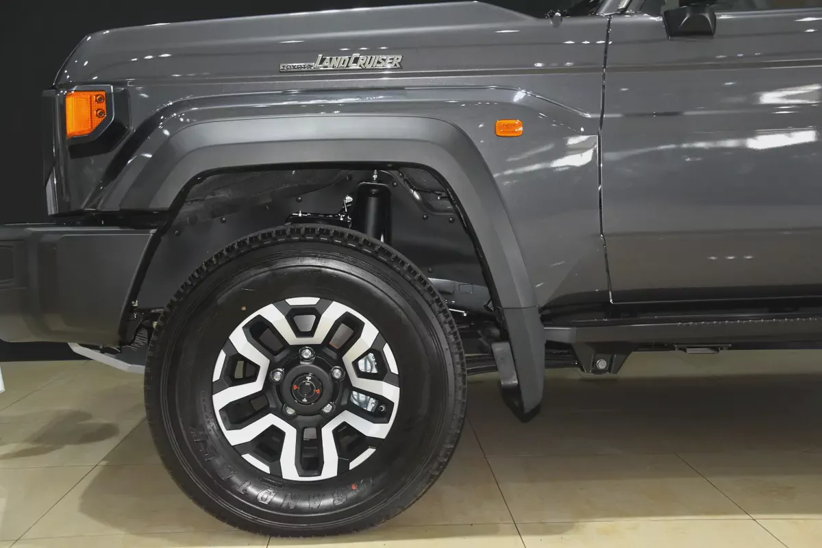 2026 ll Toyota Land Cruiser Lc 76 Gcc ll Al-Futtaim Warranty-5-5