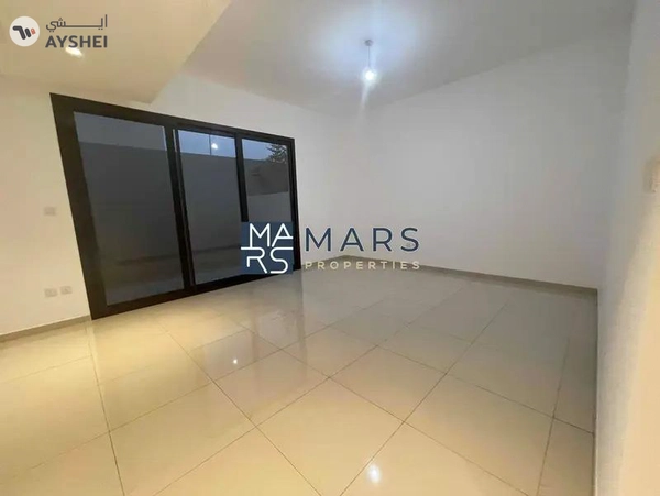 Spacious 3 bedrooms in single row available for rent in nasma residence for 100,000 AED yearly
