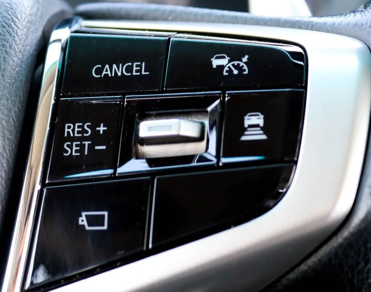 Mitsubishi Montero Sport GLS HIGHLINE Mitsubishi Montero Sport | 3.0 L | 2021 | GCC | Accident-Free-18-18