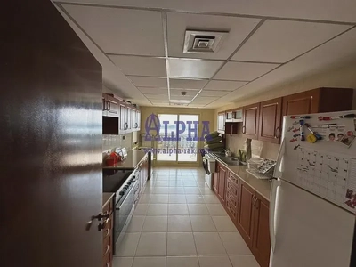 Spacious | Overlooking Marina | 2 BR Furnished for Sale-8
