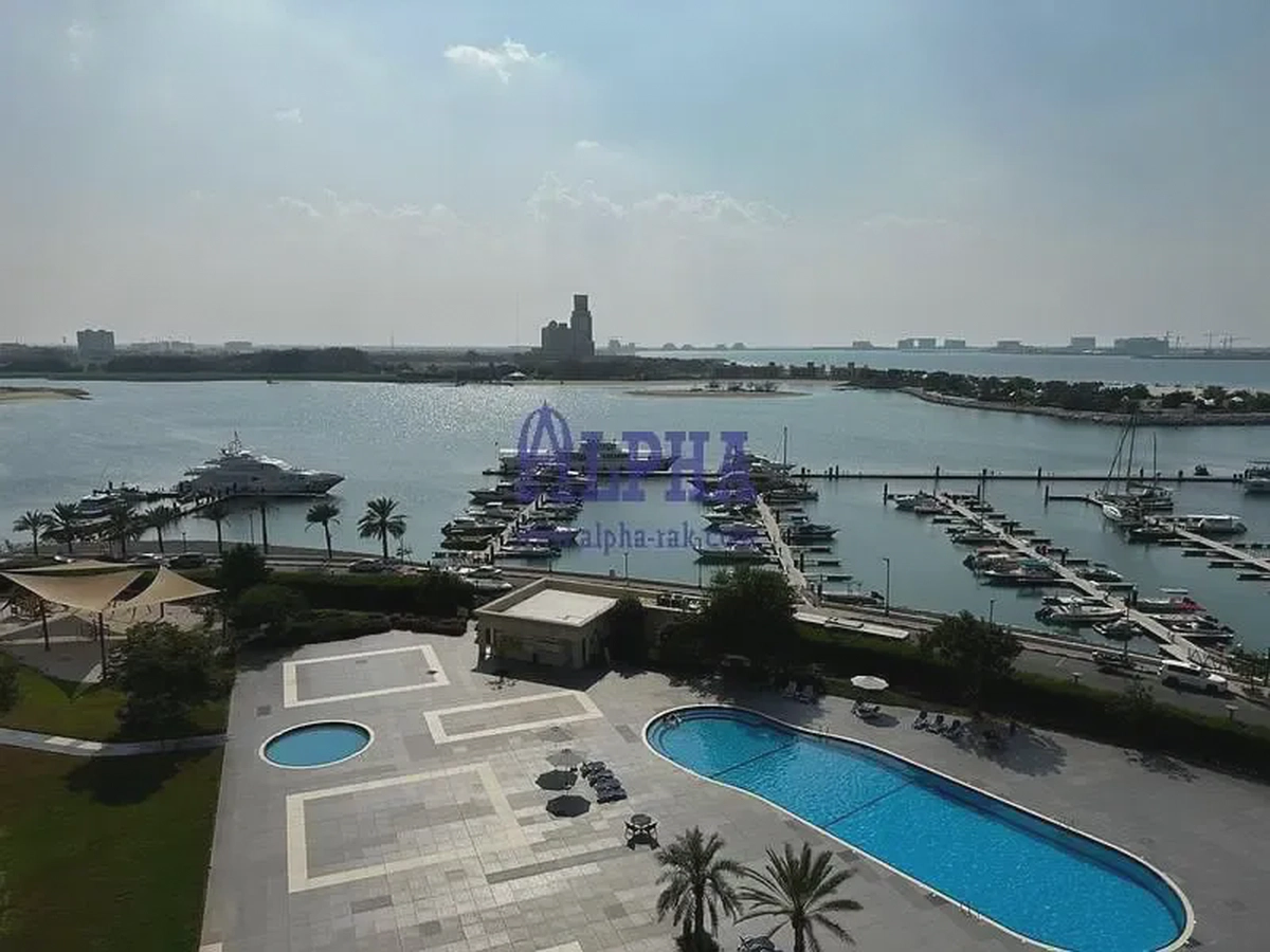 Spacious | Overlooking Marina | 2 BR Furnished for Sale