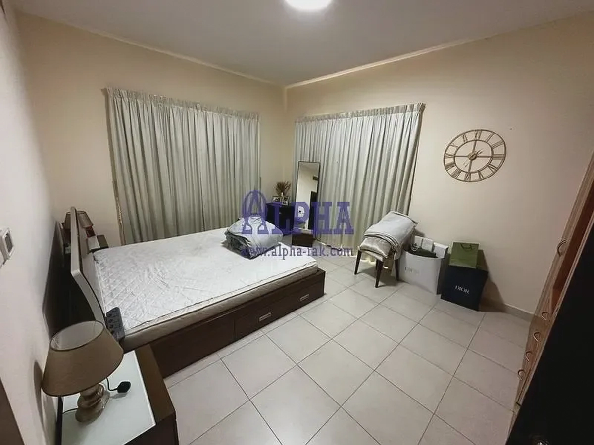Spacious | Overlooking Marina | 2 BR Furnished for Sale-2-2