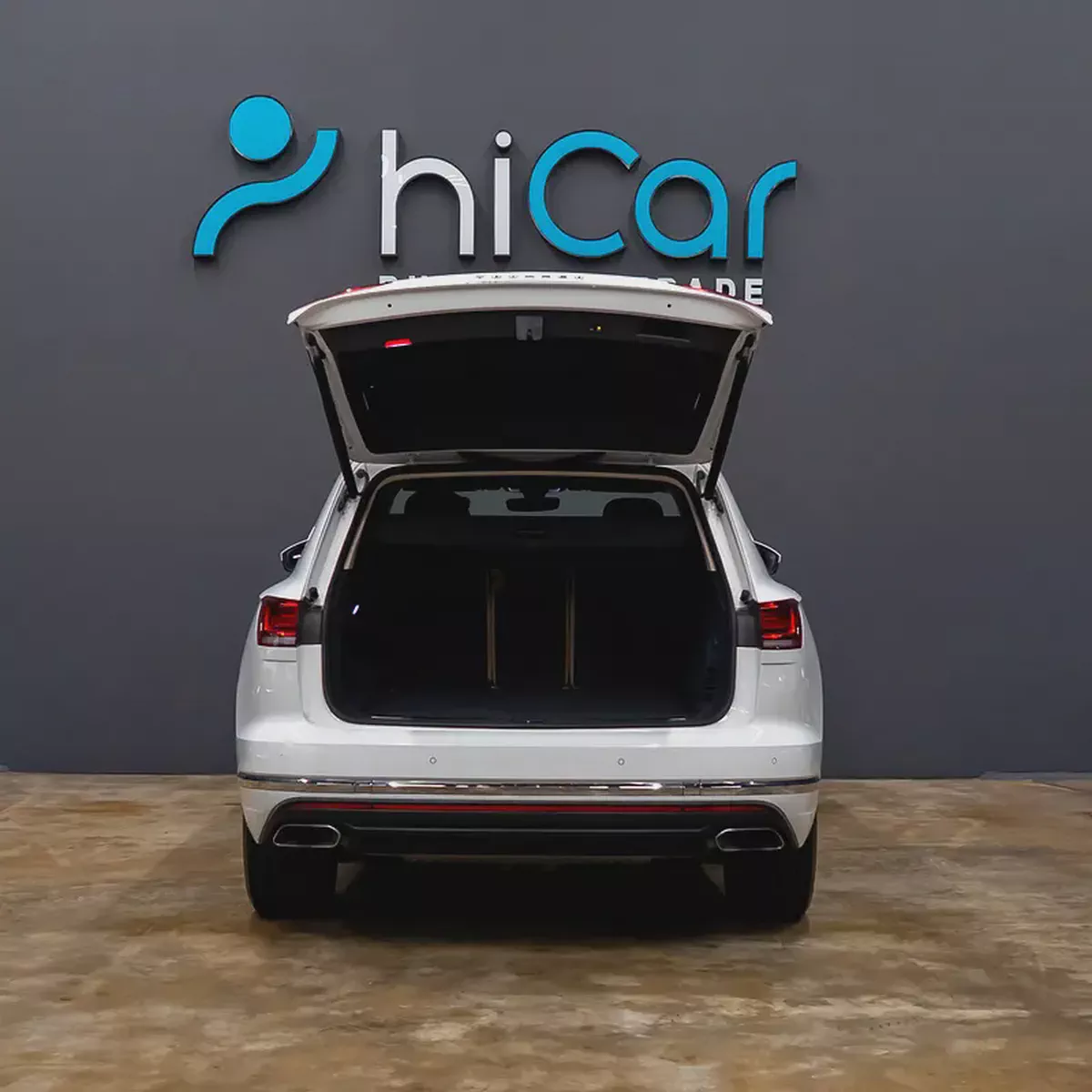 AED 2,203 p.m • 0% Downpayment • Volkswagen Touareg • 1 Year Warranty-4-4