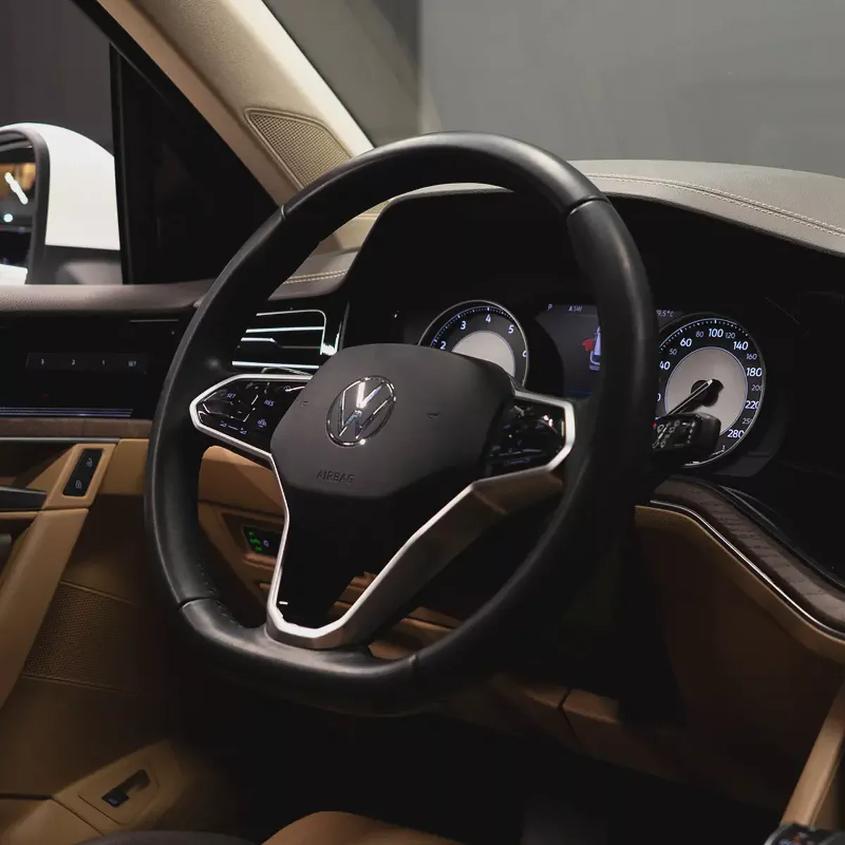 AED 2,203 p.m • 0% Downpayment • Volkswagen Touareg • 1 Year Warranty-8-8
