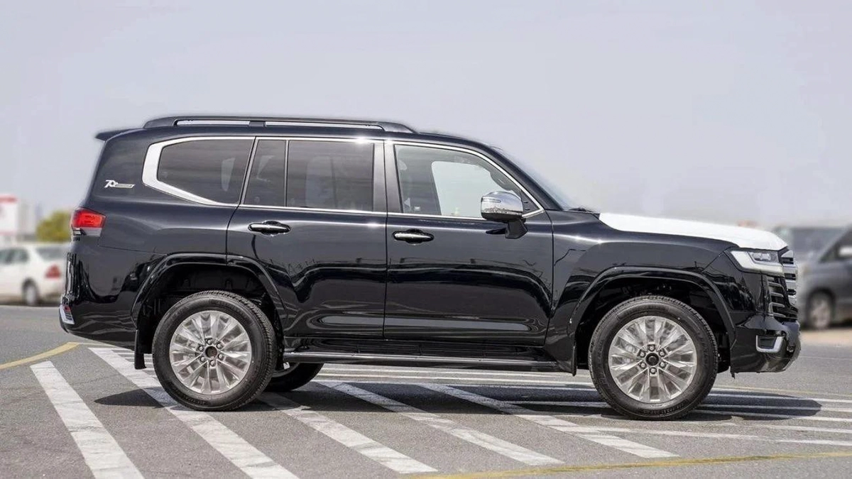 Toyota Land Cruiser VXR TWIN TURBO 3.5L-6-6
