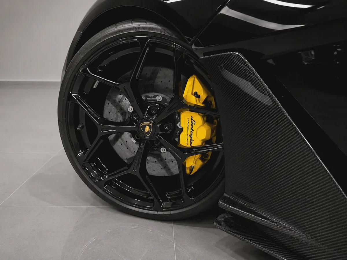 Lamborghini Revuelto-7-7