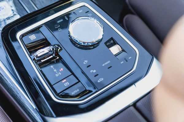 BMW 735i M Sport Individual – 2026 | GCC | Only 2,044 KM | AED 399,000