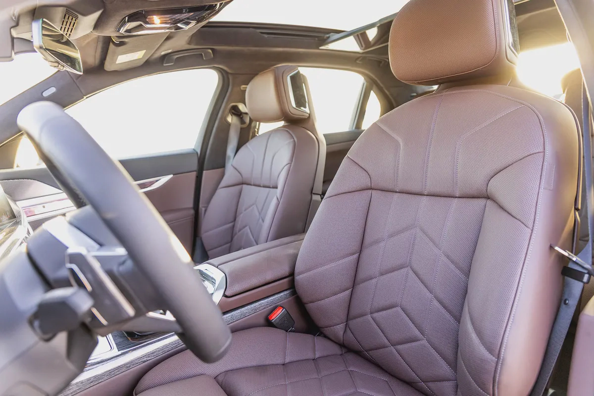 BMW 735i M Sport Individual – 2026 | GCC | Only 2,044 KM | AED 399,000-6-6