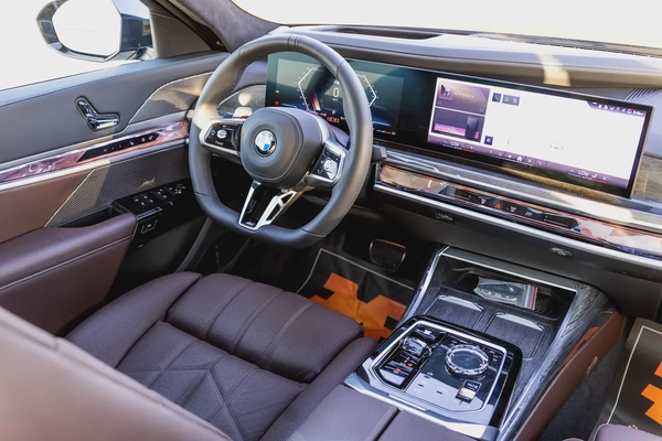 BMW 735i M Sport Individual – 2026 | GCC | Only 2,044 KM | AED 399,000