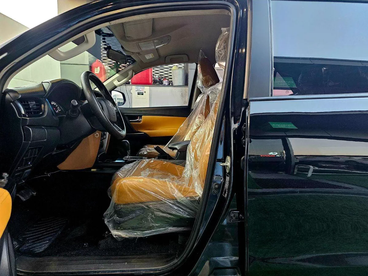 Toyota Fortuner EXR FORTUNER / V4 2.7L 4WD/ LEATHER SEATS/ LOW MILEAGE-10-0