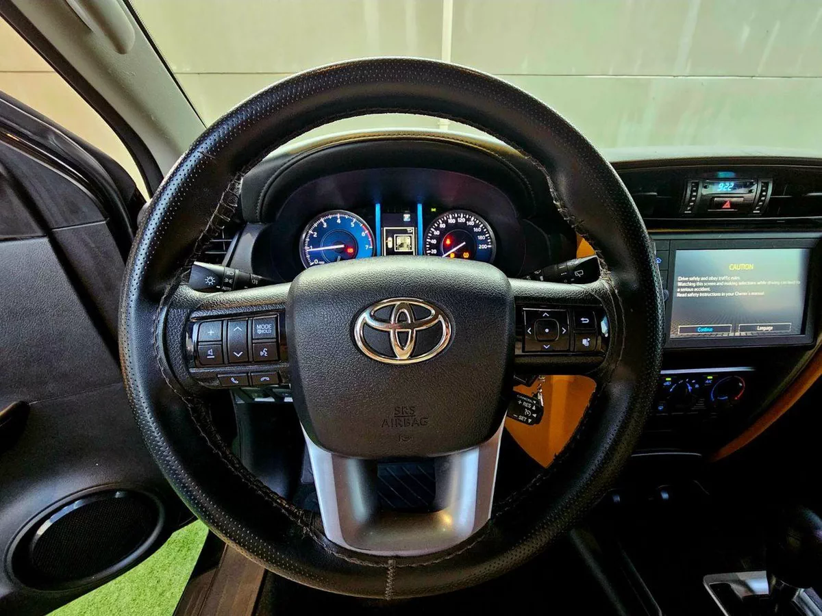 Toyota Fortuner EXR FORTUNER / V4 2.7L 4WD/ LEATHER SEATS/ LOW MILEAGE-14-0