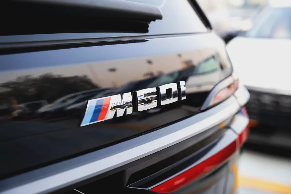 BMW X7 M60i Agency Warranty Full Service History GCC  2024 Low Mileage 4.4L Twin Turbo V8-4-4