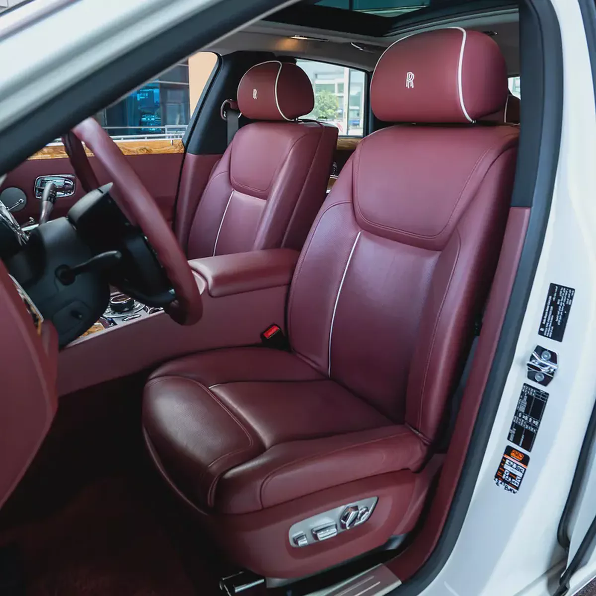 2015 ROLLS ROYCE GHOST  GCC DONE ONLY 48,000KM-11-11