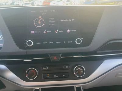 Kia Carens 1.6L EX DLX 2023 - GCC Specs - Excellent Condition-17