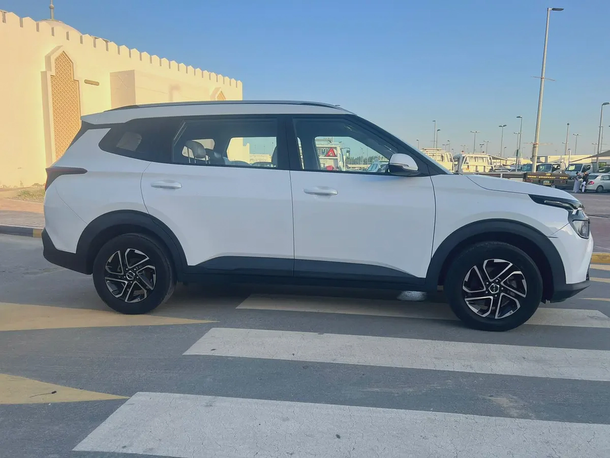 Kia Carens 1.6L EX DLX 2023 - GCC Specs - Excellent Condition-6-6