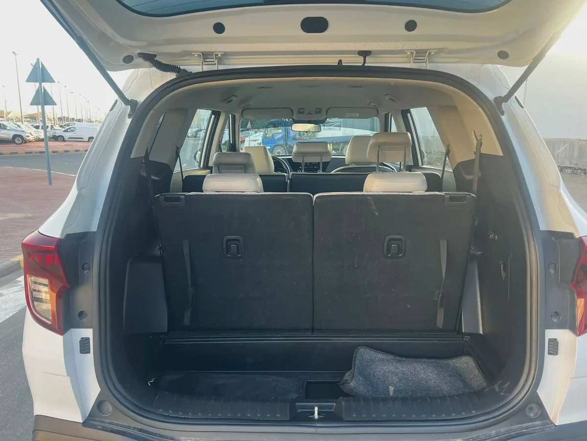 Kia Carens 1.6L EX DLX 2023 - GCC Specs - Excellent Condition-8-8