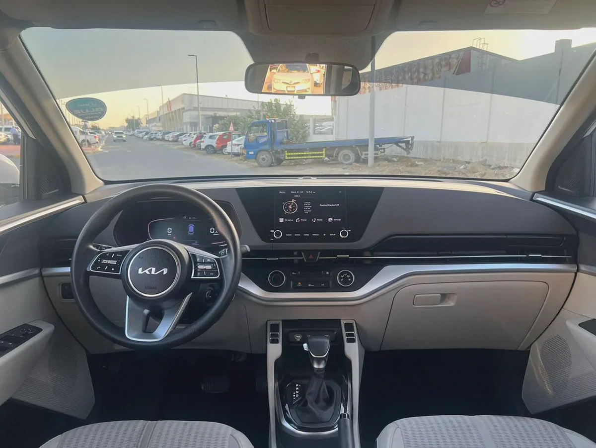 Kia Carens 1.6L EX DLX 2023 - GCC Specs - Excellent Condition-9-9