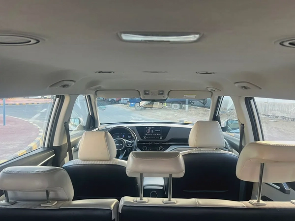 Kia Carens 1.6L EX DLX 2023 - GCC Specs - Excellent Condition