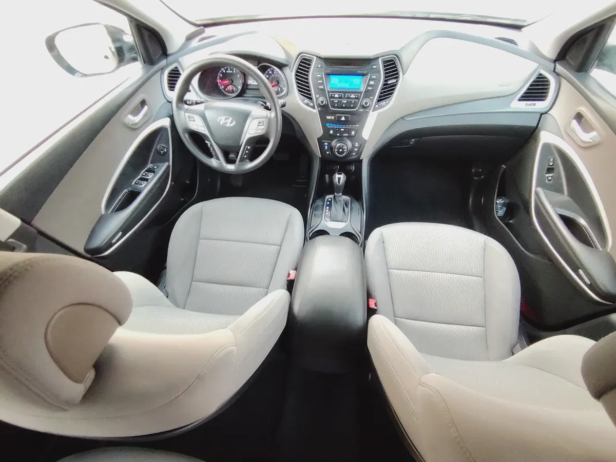 Hyundai Santafe 2016 US Specs Premium Condition With Low KM Perfect daily Use Car
