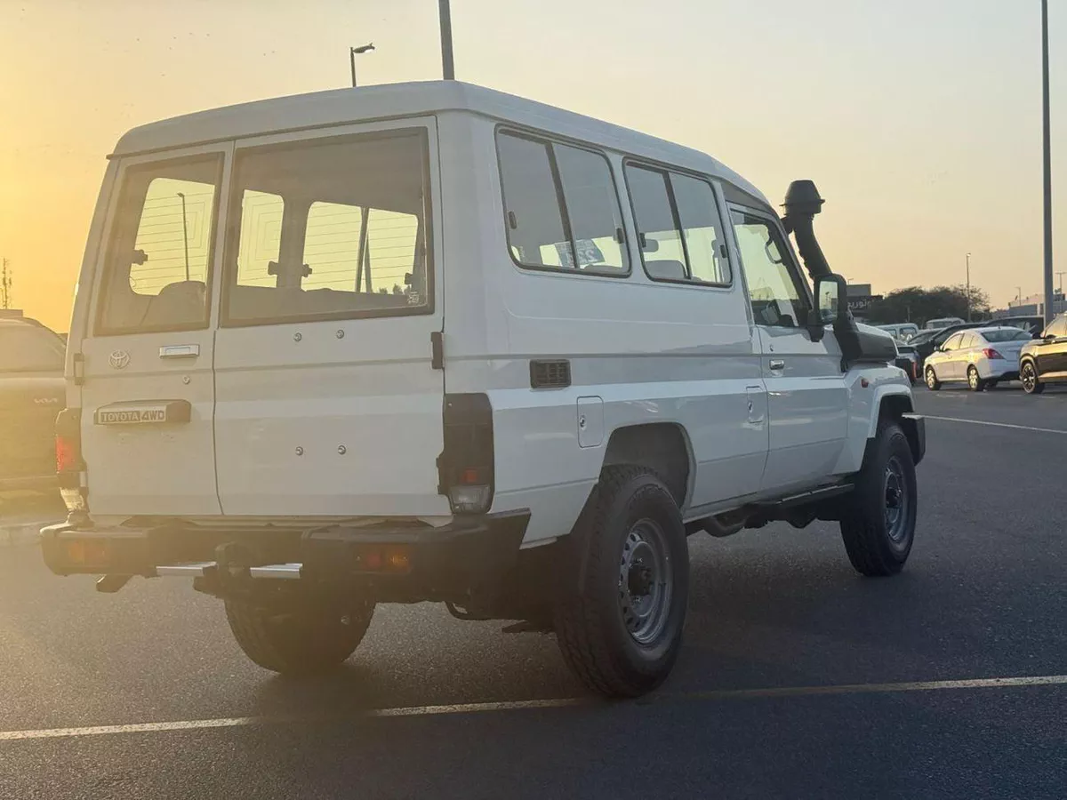 Toyota Land Cruiser 70 LC 78 HARDTOP 2.8L AT EXPORT ONLY - 2.8L DSL A/T-6-0