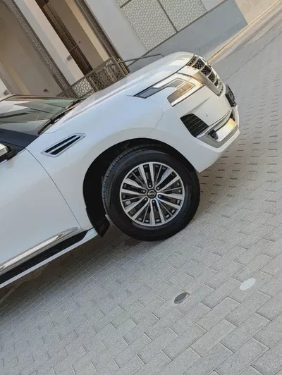 Nissan patrol platinum GCC specs V6 4.0L 2020 Interior and Exterior Excellent Condition-12