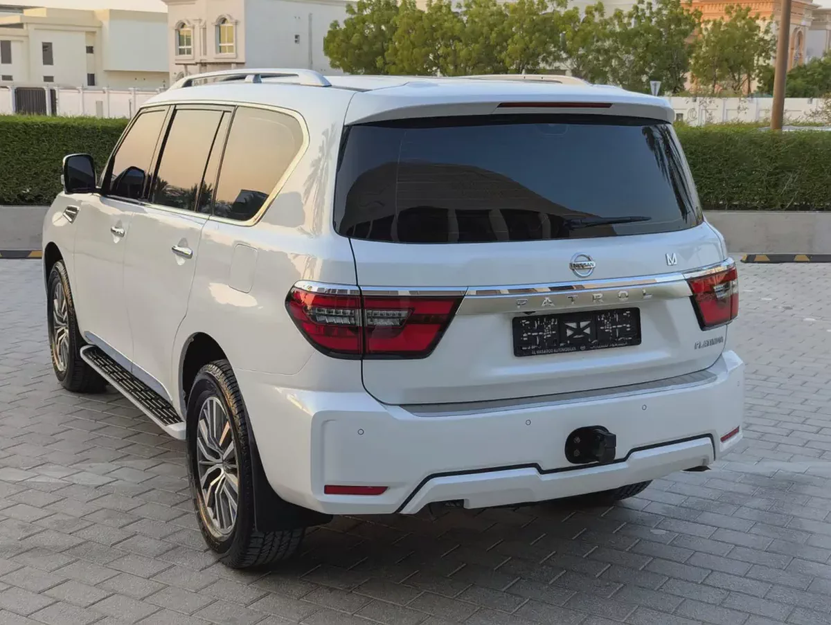 Nissan patrol platinum GCC specs V6 4.0L 2020 Interior and Exterior Excellent Condition-3-3