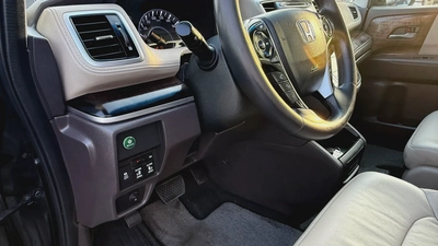 Honda Odyssey Full option v4 2016 GCC Specs,7 seater  family car-5