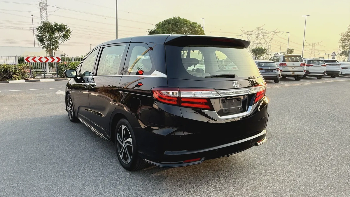 Honda Odyssey Full option v4 2016 GCC Specs,7 seater  family car-1-1