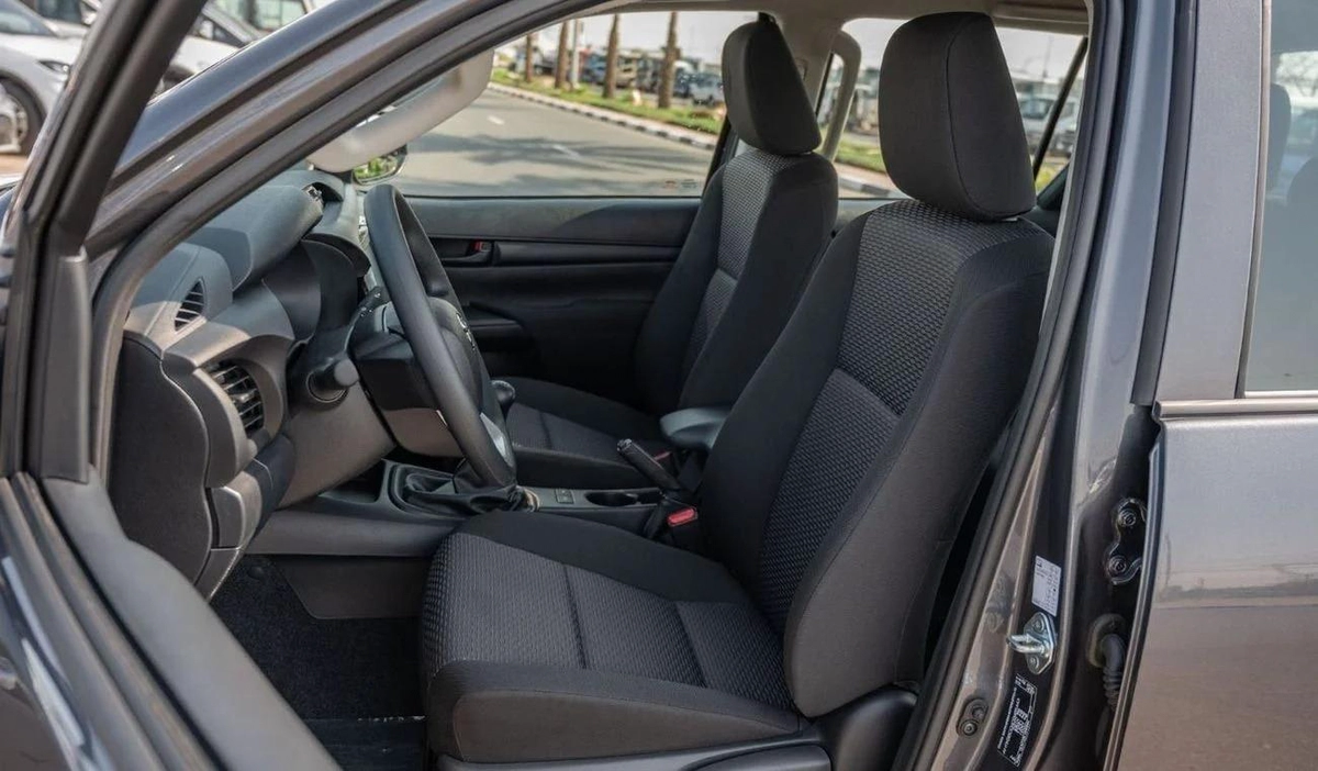 Toyota Hilux TOYOTA HILUX DC 2.4D MT 4X4 P.WINDOW MY2024– SILVER-19-19