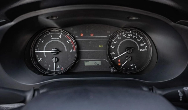 Toyota Hilux TOYOTA HILUX DC 2.4D MT 4X4 P.WINDOW MY2024– SILVER