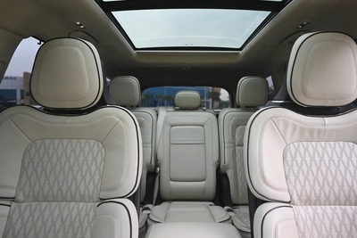0% DP - UNDER WARRANTY & SERVICE CONTRACT - LINCOLN AVIATOR PRESIDENTIAL (VIP) - GCC SPECS-19