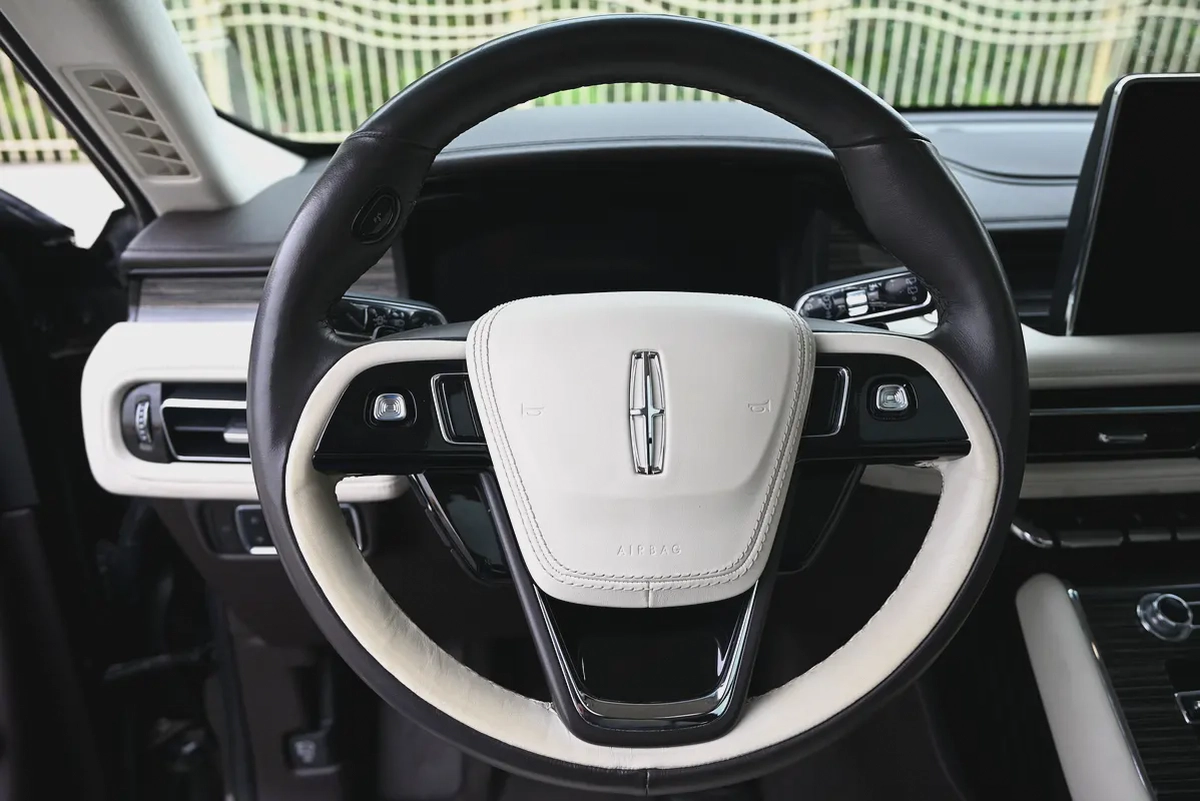 0% DP - UNDER WARRANTY & SERVICE CONTRACT - LINCOLN AVIATOR PRESIDENTIAL (VIP) - GCC SPECS-10-10