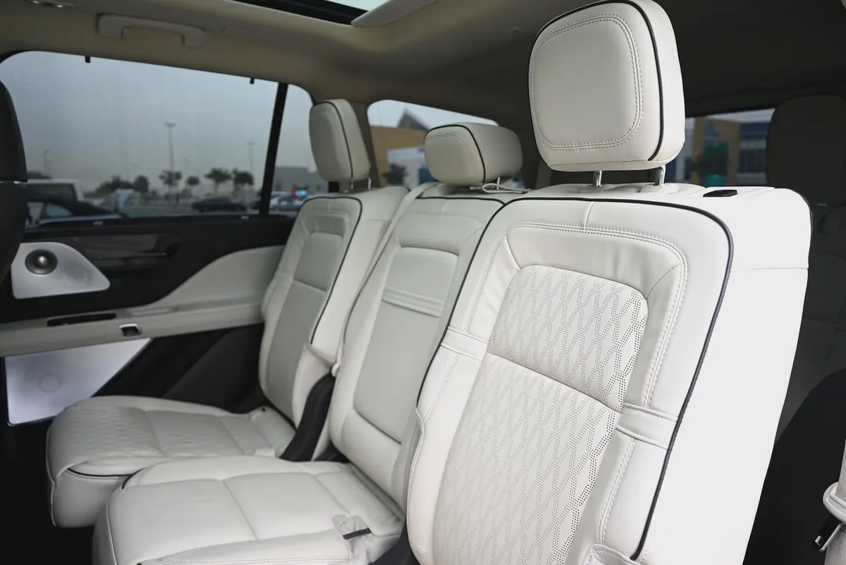 0% DP - UNDER WARRANTY & SERVICE CONTRACT - LINCOLN AVIATOR PRESIDENTIAL (VIP) - GCC SPECS-15-15