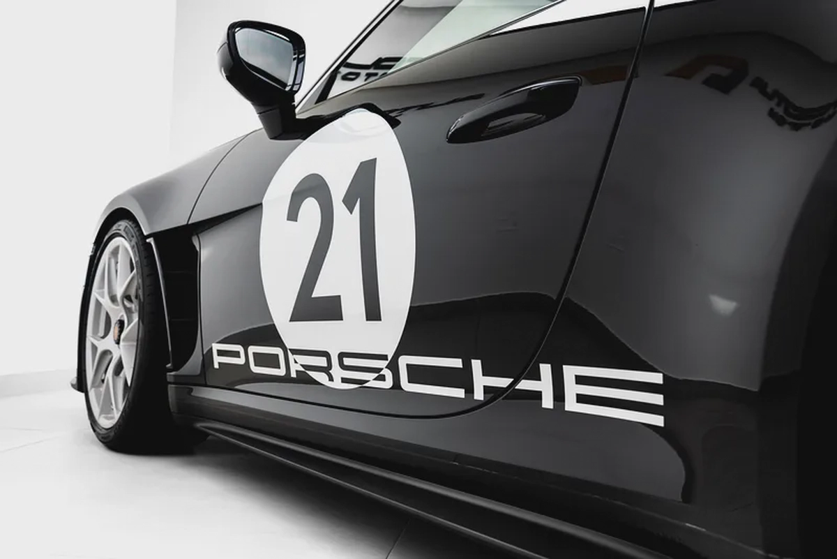 2024 PORSCHE 911 S/T  N.  307 OF 1963 WITH DEALER WARRANTY-6-6