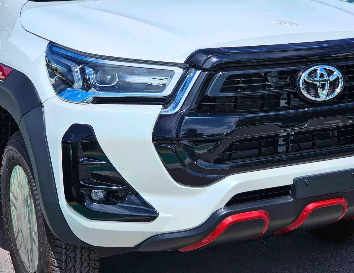 Toyota Hilux SR5 (NON GCC) SR5 TRD || WOOD INTERIOR W VISOR | 4.0L PETROL V6 4WD | BLIND SPOT | DIFFLOCK | DVD+CAMERA | READY S-9-0