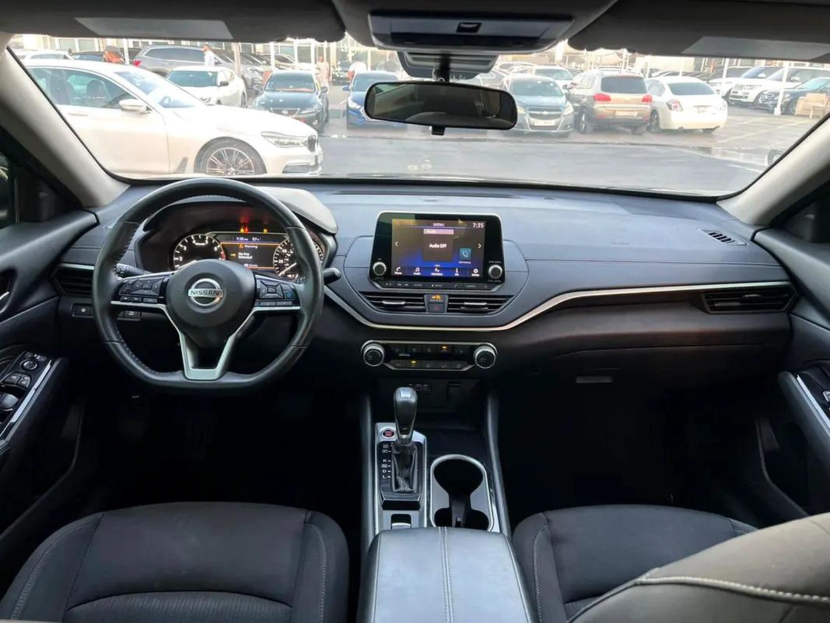 Nissan Altima SV 2022 - American Specs - Excellent Condition-4-4