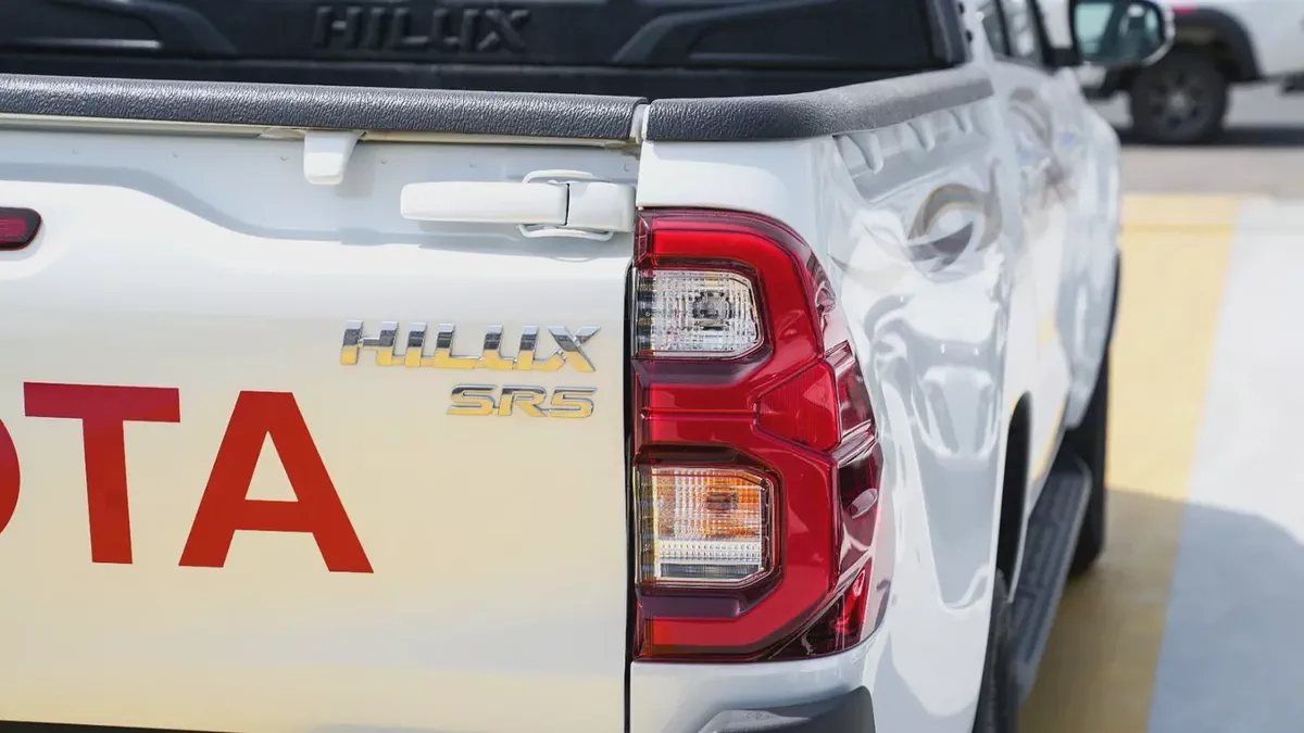 Brand New 2026 Toyota Hilux 2.7  FULL OPTION  Double Cab GLX - GCC Specs-5-5