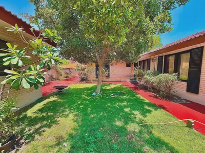 Spacious || Ground Floor || 4 Bedrooms Villa || Private Garden ||-3