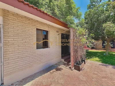 Spacious || Ground Floor || 4 Bedrooms Villa || Private Garden ||-1