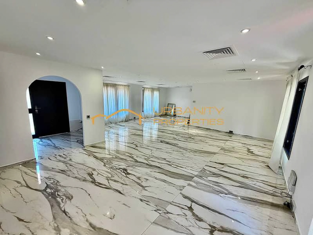 Spacious || Ground Floor || 4 Bedrooms Villa || Private Garden ||-5-5