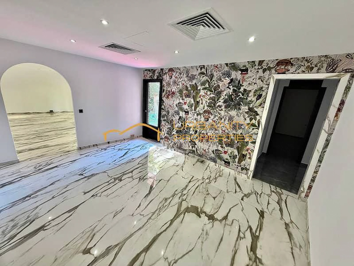 Spacious || Ground Floor || 4 Bedrooms Villa || Private Garden ||-8-8