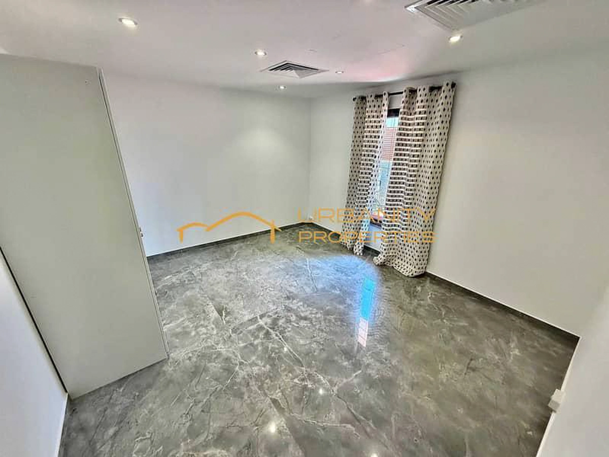 Spacious || Ground Floor || 4 Bedrooms Villa || Private Garden ||-6-6