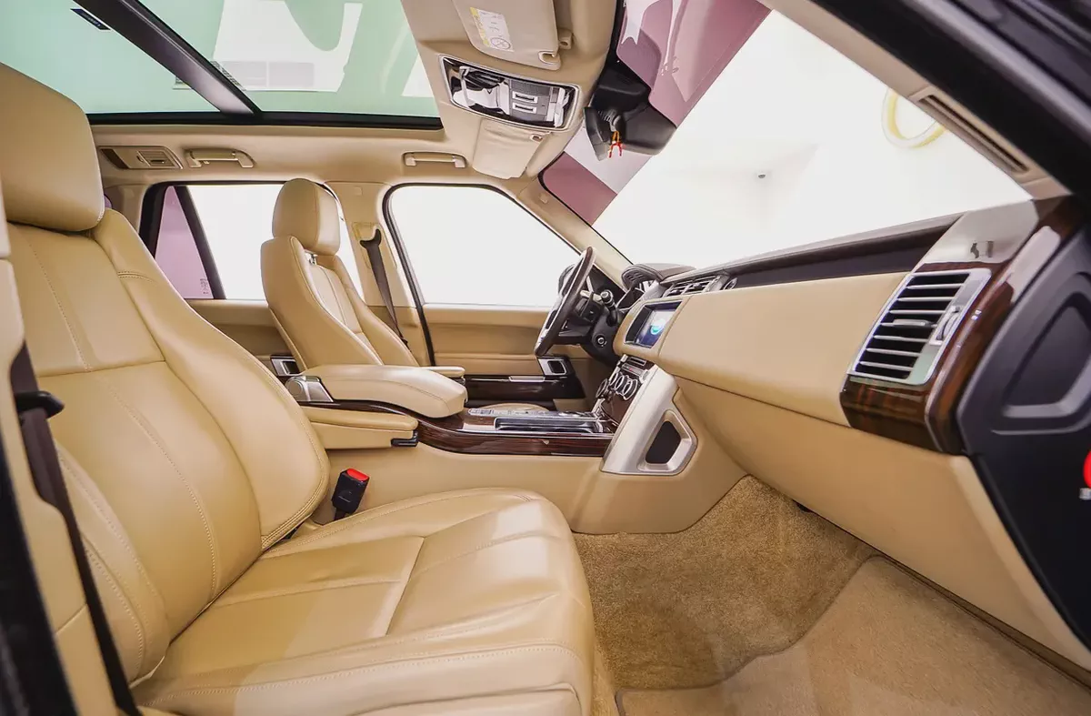 AED 2087 PM | RANGE ROVER VOGUE HSE 2017 | PARTIAL AGENCY SERVICE HISTORY | 1 YEAR WARRANTY | GCC-13-13