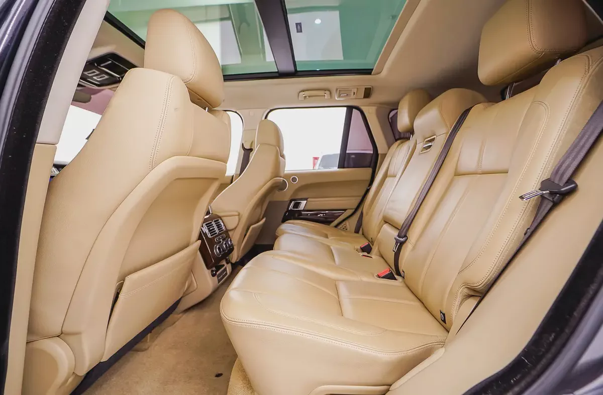 AED 2087 PM | RANGE ROVER VOGUE HSE 2017 | PARTIAL AGENCY SERVICE HISTORY | 1 YEAR WARRANTY | GCC-18-18